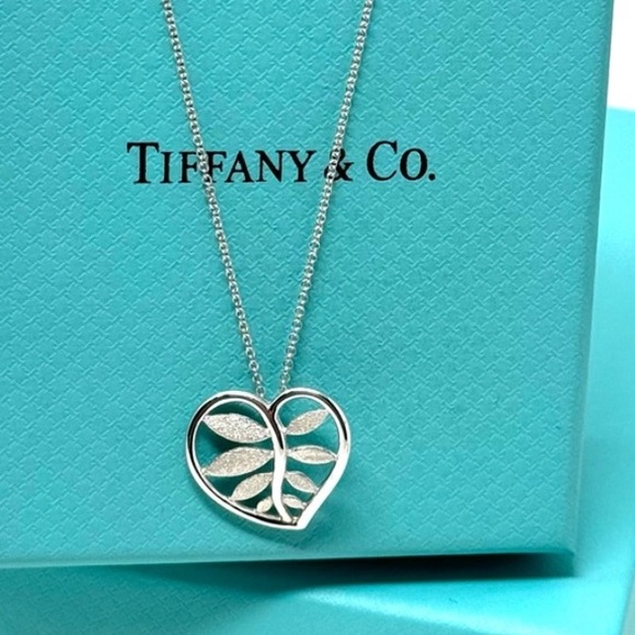 Authentic Tiffany & co. Paloma Picasso Villa Palm Leaf Pendant Necklace. - Picture 9 of 13